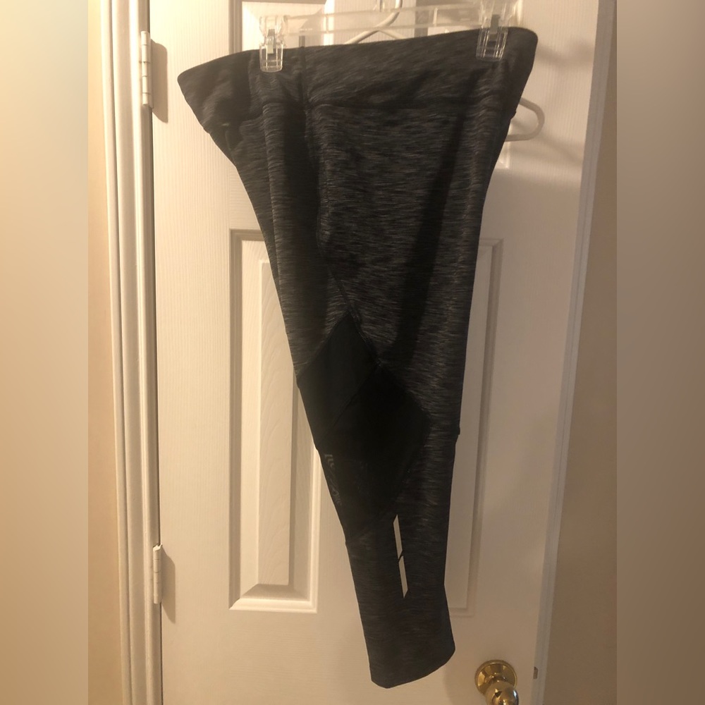 Avia Athletic Women’s Capri Leggings XL